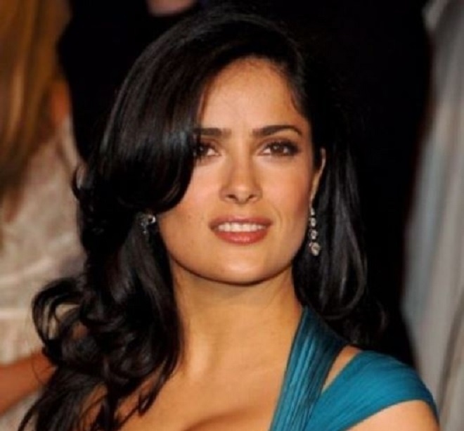 Salma Hayek rất chuộng các loại mỹ phẩm có mùi hương tự nhiên. Chúng không những bảo vệ da mà còn mang lại sự tự tin, thoải mái cho nữ diễn viên người Mexico khi sử dụng.