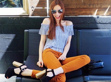Boc gia trang phuc street style binh dan cua Ho Ngoc Ha hinh anh
