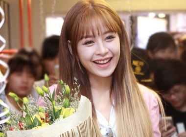 Bi quyet che khuyet diem guong mat voi toc cua sao hinh anh