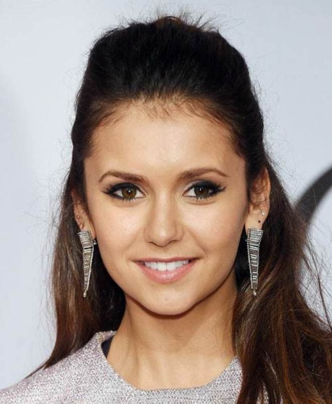 Hoặc chải ngược, hớt bồng như Nina Dobrev.