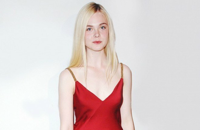 Dien sac do quyen ru nhu my nhan the gioi hinh anh