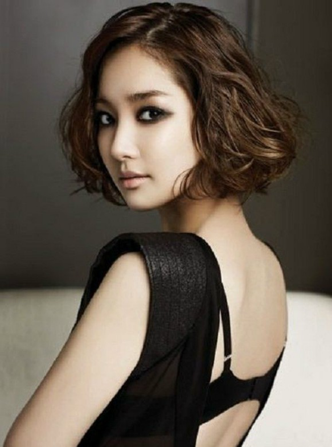 Tóc wob (wavy bob) cũng là xu hướng phù hợp khi đi dự tiệc đám cưới, đặc biệt là ngoài trời. 