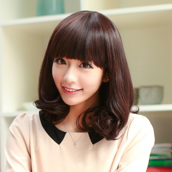 Đi chơi: Tóc xoăn đuôi nhẹ nhàng, ôm trọn khuôn mặt rất thích hợp khi đi chơi, xuống phố.