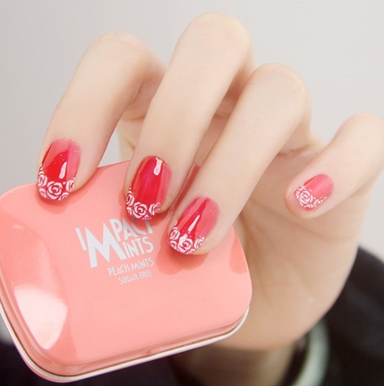 2. Màu nail hồng cam Hòa trộn được cả nét dịu dàng, nữ tính của tone hồng lẫn chút phá cánh của sắc ca nổi trội, màu sơn móng hồng cam đã chiếm trọn cảm tình của chị em phụ nữ. 