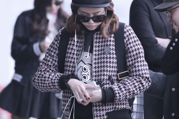 Mac bomber jacket dep nhu nhung co nang SNSD hinh anh