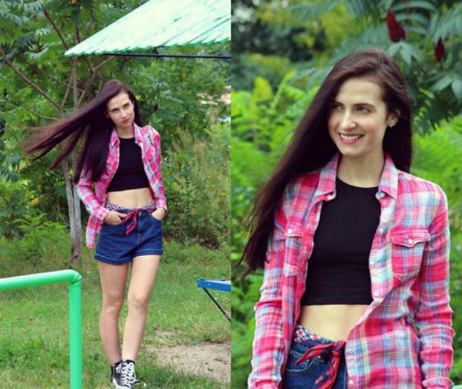 Sơ mi kẻ cũng rất ăn ý với croptop. Các bạn gái có thể khoác ngoài hay buộc quanh hông thật phong cách.