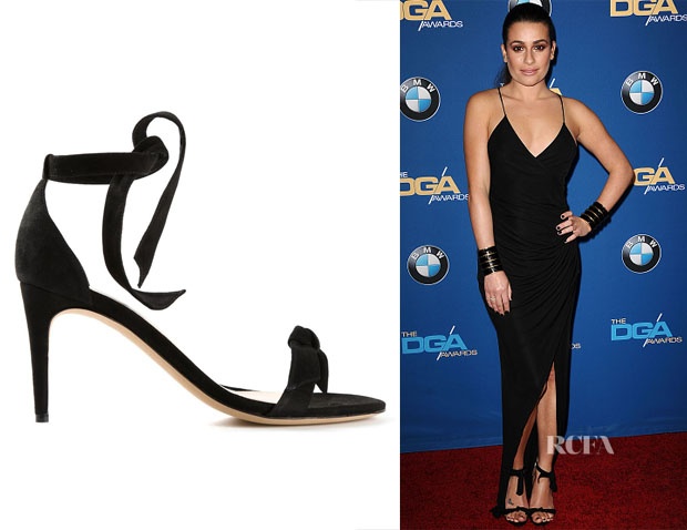 Lea Michele khoe vẻ quyến rũ, thanh lịch trong đầm cổ chữ V khoét sâu của Balmain và đôi sandals cùng tông của Alexandre Birman.