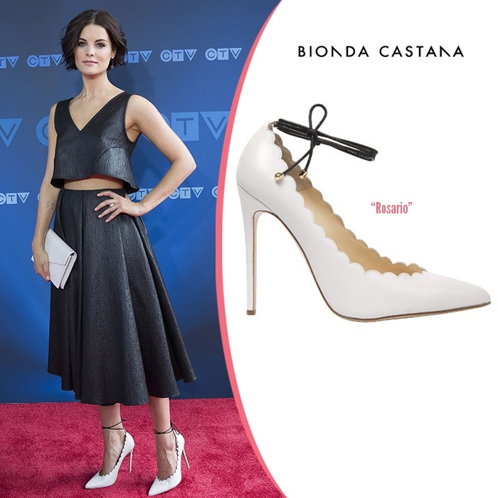 Jaimie Alexander thanh lịch và nổi bật với đôi giày da trắng đen Rosario, mũi nhọn, cắt rãnh của Bionda Castana trên thảm đỏ