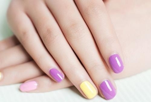 Hơn nữa, nó cũng rất thích hợp cho các ngón tay thuôn dài, phần đệm thịt rộng và ngắn. Kiểu này được nhiều nàng ưa chuộng bởi vẻ nữ tính và nhẹ nhàng.