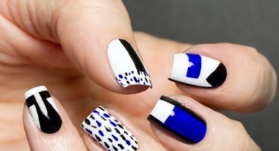 Để tạo dáng móng vuông, bạn cũng cần giữ cho khóe móng đều và thẳng, sau đó dùng dụng cụ bấm chuyên nghiệp cho móng vuông bấm vào đầu móng.