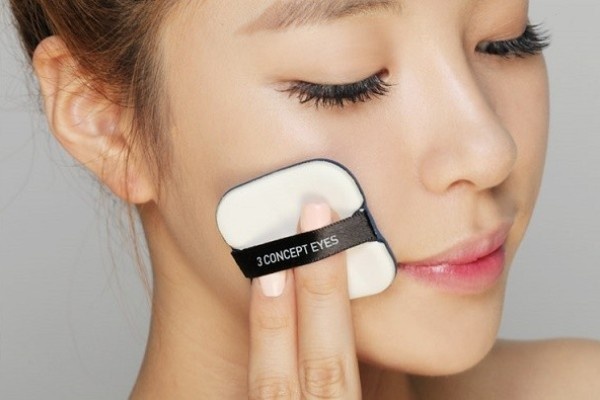 5 thoi quen xau khi trang diem cua co nang ban ron hinh anh