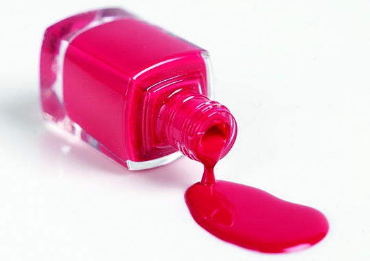 4. Màu hồng đậm: Hồng neon, sáng màu hoặc đậm rất hợp với nàng yêu thích sự nổi bật và điệu đà.