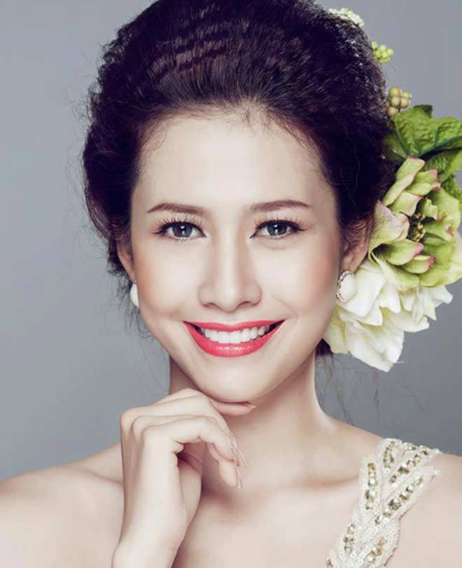 Nếu sử dụng nhiều bông hoa thì màu sắc của mỗi bông không nên tương phản nhiều.