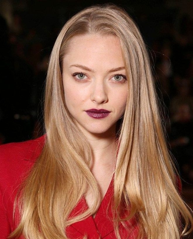 Là một trong những ngôi sao yêu thích màu son đậm, lần này, son môi màu đỏ ánh tím được Amanda Seyfried trưng dụng. Tuy nhiên, màu son này khiến cô trông già hơn bình thường rất nhiều.