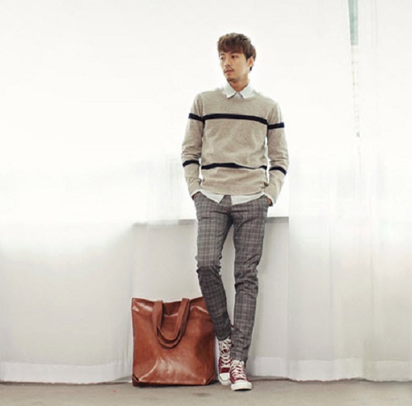 4. Sơ mi trắng & áo len mỏng: Hay nói cách khác - phong cách này sẽ giúp bạn có vẻ bề ngoài