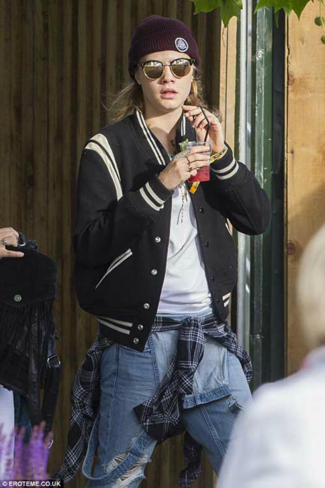 Siêu mẫu 9X diện trang phục tomboy đầy cá tính, và để mặt mộc khoe vẻ đẹp tự nhiên.