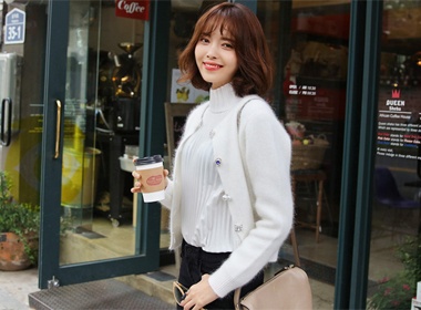 Muon kieu dieu voi ao cardigan ngay lanh hinh anh
