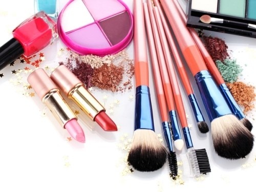 Dau hieu canh bao san pham trang diem het han hinh anh