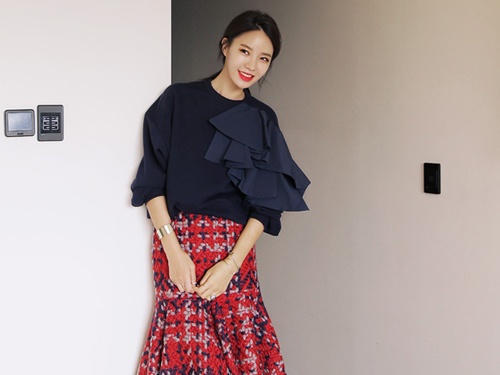 Tin do thoi trang Han chuong mot vay loe bien tau hinh anh