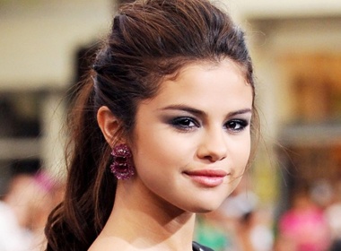 10 kieu toc giau nhuoc diem mat tron cua Selena Gomez hinh anh