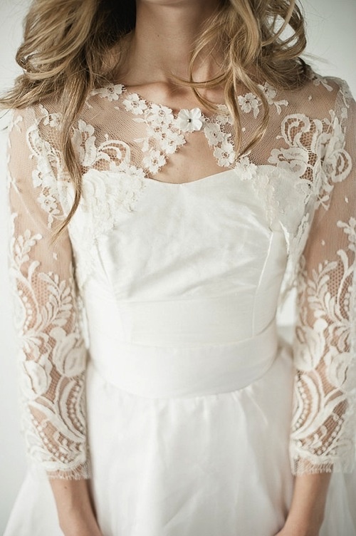 Những chiếc bolero ren cầu kỳ mang tới vẻ đài các, sang trọng như nàng công chúa cho các cô dâu trẻ.