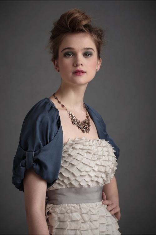 Bolero chất liệu satin cũng là một gợi ý thú vị. 