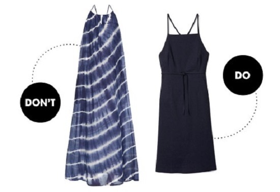 2. Váy đầm: Những chiếc váy maxi thướt tha không phù hợp để đến công sở. Nếu bạn vẫn muốn mặc những chiếc đầm dài, hãy lựa chọn chất liệu cứng cáp như kaki hay kate, có kiểu dáng hơi ôm như chân váy bút chì. Bạn có thể khoác thêm áo len mỏng hoặc blazer khi mặc váy 2 dây.