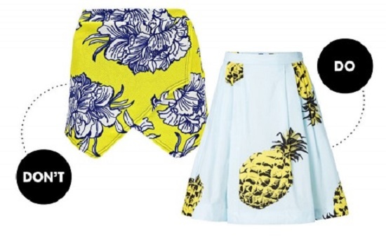 3. Chân váy ngắn: Chân váy ngắn hoặc quần váy chỉ phù hợp với những kỳ nghỉ dạo chơi. Chiều dài phù hợp của một chân váy công sở nên chạm đầu gối hoặc dài quá gối một chút. Dáng váy xòe chữ A thanh lịch là gợi ý cho bạn.