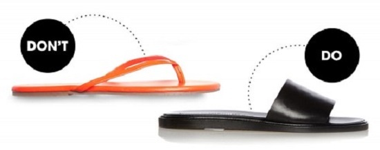 4. Dép lê: Nhiều người có thói quen đi dép lê ở văn phòng làm việc để tạo sự thoải mái cho đôi chân. Tuy nhiên, bạn không nên đi dép xỏ ngón vì nó không phù hợp với tính chất nghiêm túc của công sở. Thay vào đó, bạn có thể diện kiểu slide sandals đơn giản, tiện dùng nhưng vẫn lịch sự.