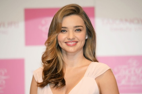 Chon toc uon giau mat tron nhu Miranda Kerr hinh anh