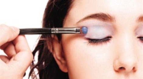 8 dung cu trang diem ban gai can so huu hinh anh