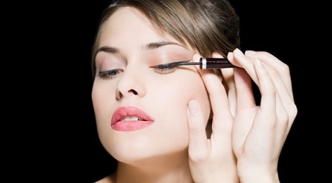 10 meo ve eyeliner thong minh ban gai nen biet hinh anh