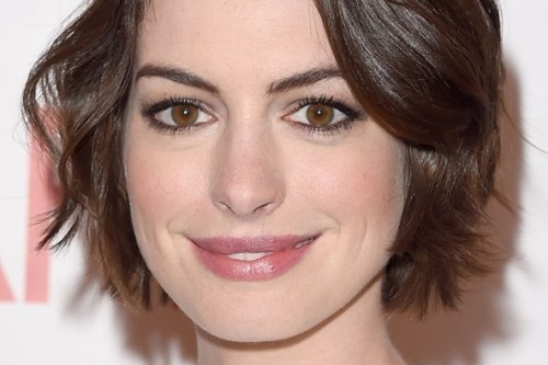 Cach trang diem mau nude dep nhu Anne Hathaway hinh anh