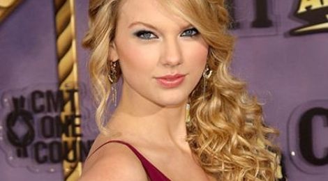 Nhung kieu toc xoan theo nam thang cua Taylor Swift hinh anh