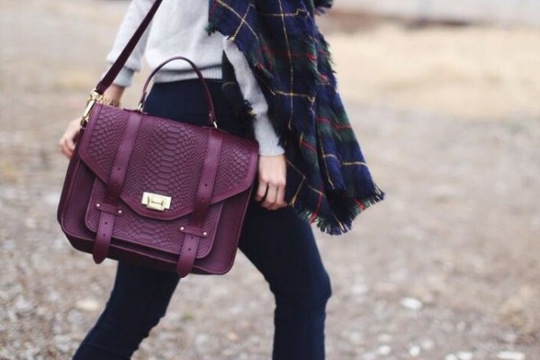 Chon tui xach phu hop hinh anh