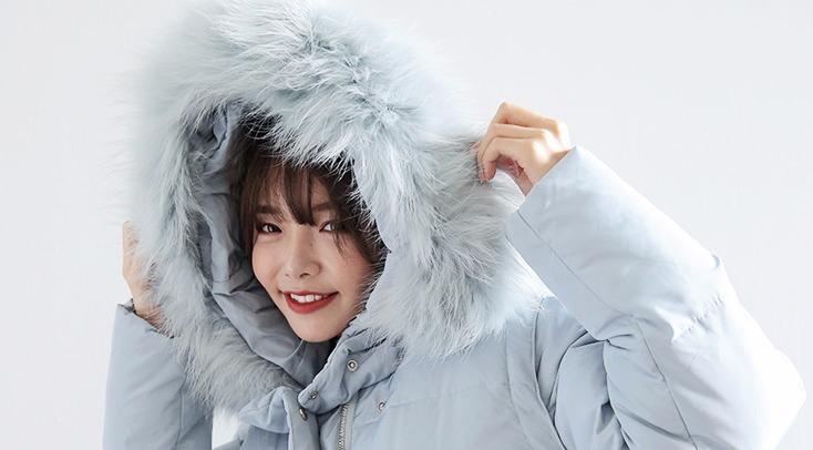 Nhung mau ao khoac dai han giup ban quen gia ret hinh anh