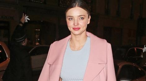 Tin do thoi trang quen gia ret voi ao khoac hong hinh anh