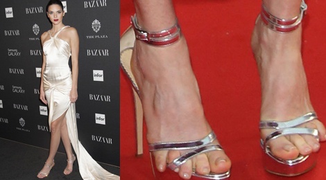 Sao lo chan xau xi vi sandals cao got hinh anh