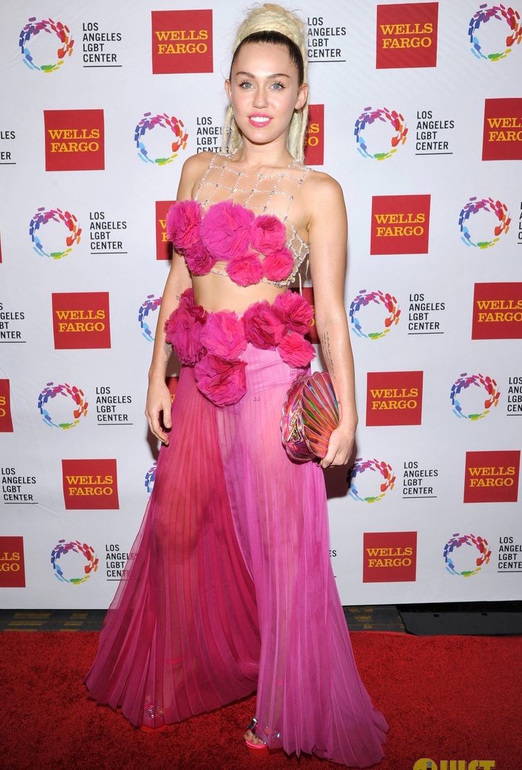 miley cyrus khoe eo với crop top ảnh 7 miley cyrus khoe eo voi crop top anh 7