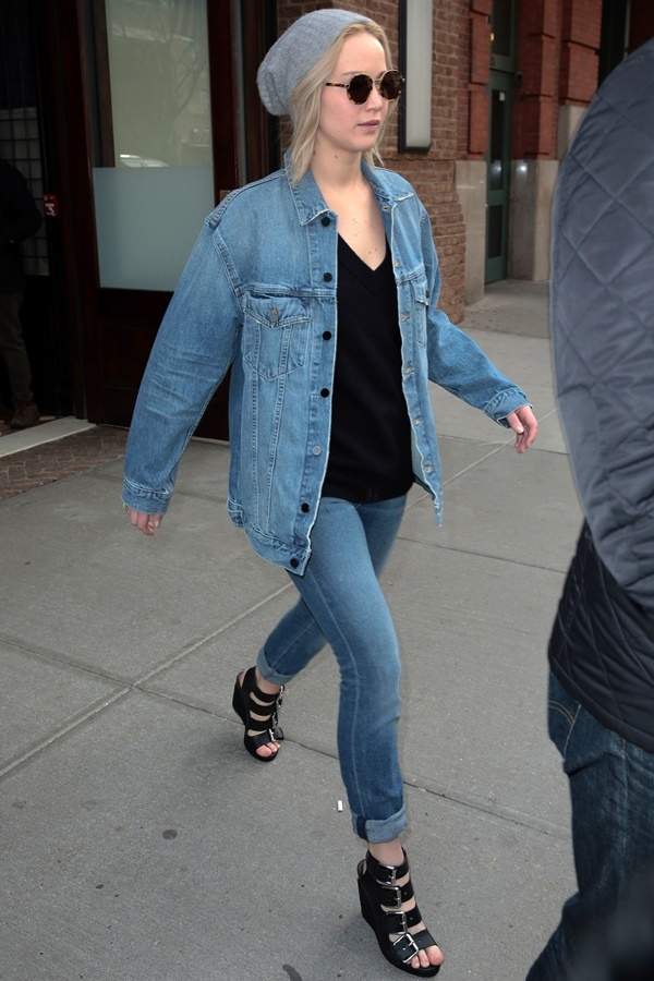 ,  Street style cua Jennifer Lawrence,  Mix do xuong pho nhu Jennifer Lawrence anh 9