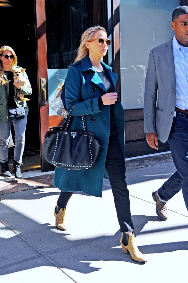 ,  Street style cua Jennifer Lawrence,  Mix do xuong pho nhu Jennifer Lawrence anh 12