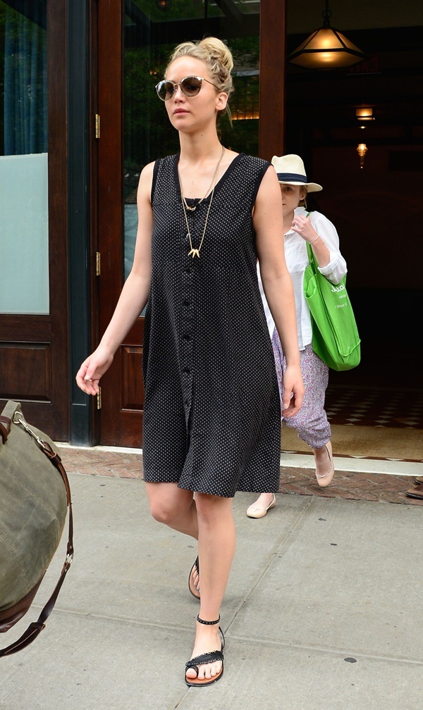,  Street style cua Jennifer Lawrence,  Mix do xuong pho nhu Jennifer Lawrence anh 14