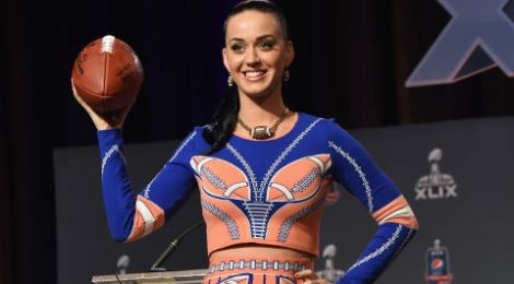 Thoi trang tham do doc dao cua Katy Perry hinh anh