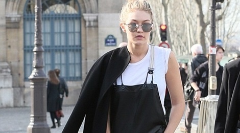 Phoi do den trang chat nhu Gigi Hadid hinh anh