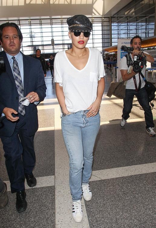 Thoi trang san bay cua sao anh 12