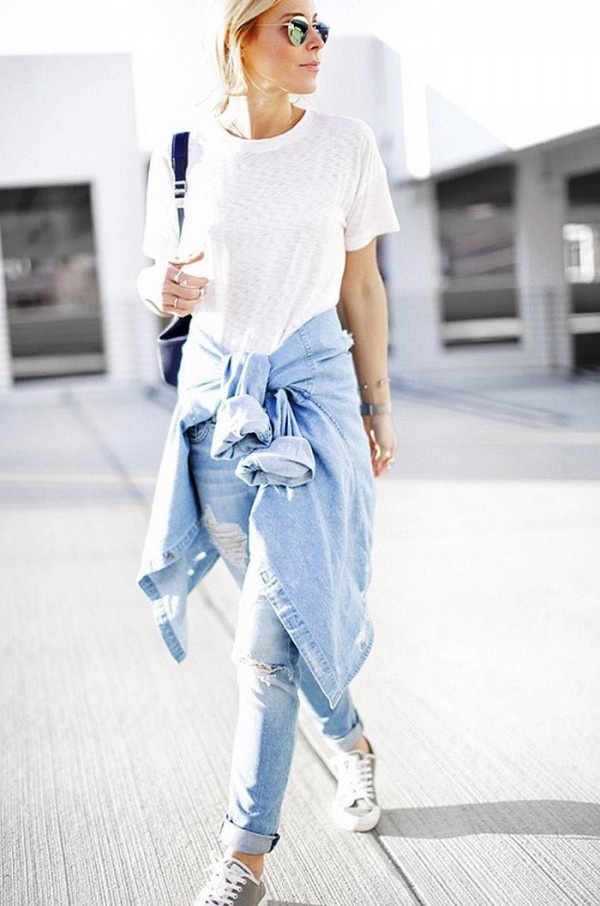 mix jeans va sneakers anh 1