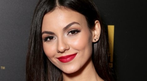 Sao goi y cach trang diem noi bat trong buoi hen ho hinh anh