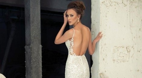 Co dau goi cam voi vay cuoi ho lung hinh anh