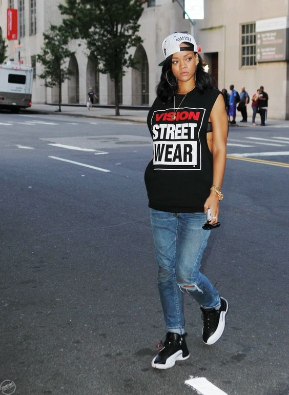 Rihanna dien do the thao anh 4