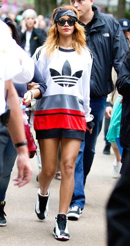 Rihanna dien do the thao anh 5